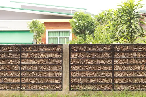 Boundary wall design with grill