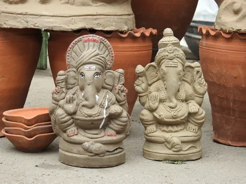 Which type of Ganesha idol is good for home? Ganpati murti Vastu Shastra explained